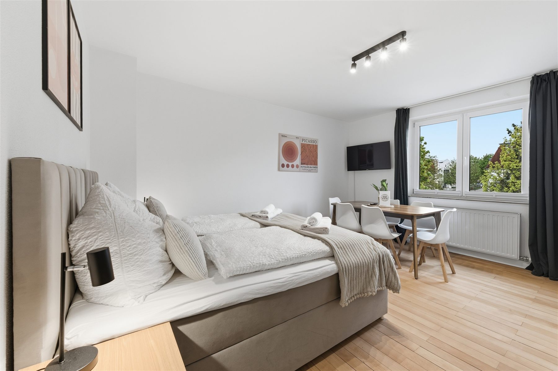 Schlafzimmer einer modernisierten Wohnung in Ludwigsburg